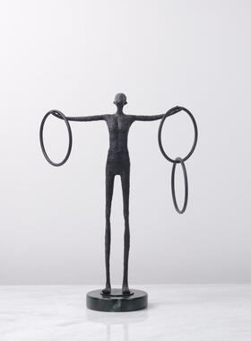 现代轻奢铸铁人物黑色大理石雕塑摆件酒店玄关样板房间软装饰品