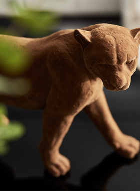 现代轻奢美式复古金钱豹摆件样板间售楼处动物装饰植绒豹子装饰品