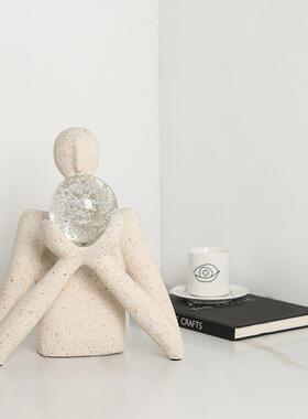 现代极简砂岩抽象手托球人摆雕塑办公室物书柜桌面意创家居装FC-S