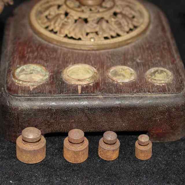 Antique miscellaneous collection antique old-fashioned copper balance scale
