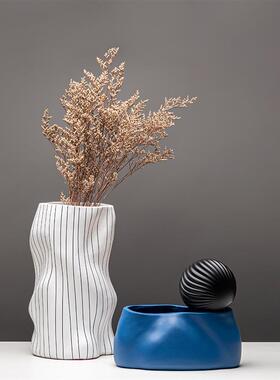 现代北欧皱褶黑白条纹树脂花软LSZ0204装样间售部楼电视柜蓝色瓶