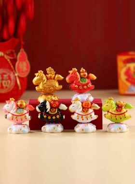 招财小马摆件女生工位摆设可爱黑马红马办公桌面创意2026马年装饰