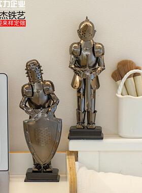 创意家居摆件欧式金属铁艺武士系列盔甲手握各种兵器厂家