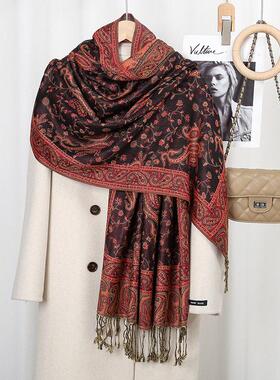 Women with long scarves printed with cashew nuts are vogue