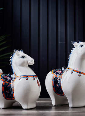 新中式陶瓷工艺品动物青花小马摆件家居礼品创意电视柜酒柜装饰