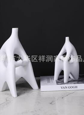 样北欧抽象树脂坐姿观人物雕塑看MDS摆件软装板间售楼部居书柜家