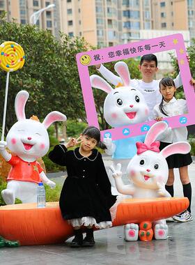 兔子卡通相框座椅玻璃钢雕塑景区商场幼儿园新年坐凳美陈拍照摆件
