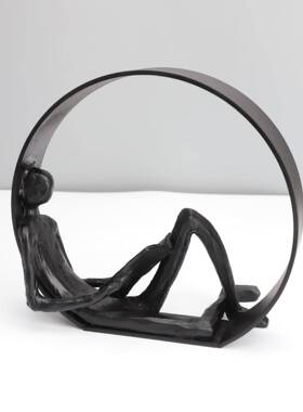 欧式创意铸铁阅读人物摆件样板房电视柜茶几客厅玄关家居软装饰品