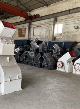 建筑垃圾移动锤式制砂机废料加气块锤式破碎机车载鹅卵石碎石机