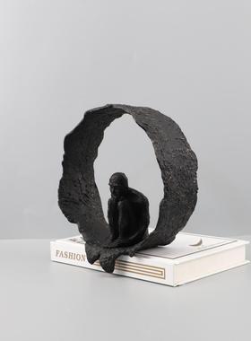 约现代创意房金属雕塑人件电视柜客厅茶几书摆样板房简家居装0497