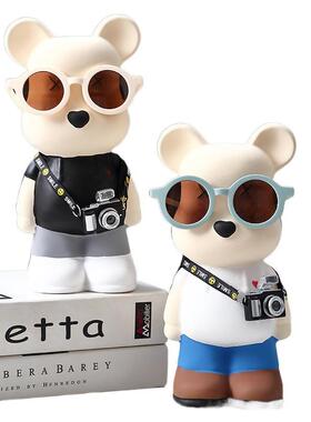 轻奢网红暴力熊摆件戴墨镜旅行熊高档客厅玄关电视柜酒柜格子柜用