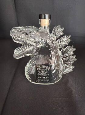 热销独立站爆款哥斯拉威士忌酒瓶收藏版