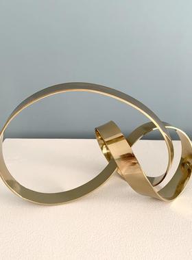 2025新款电视柜摆件高级感小众抽象金属绳结装饰客厅样板房书架柜