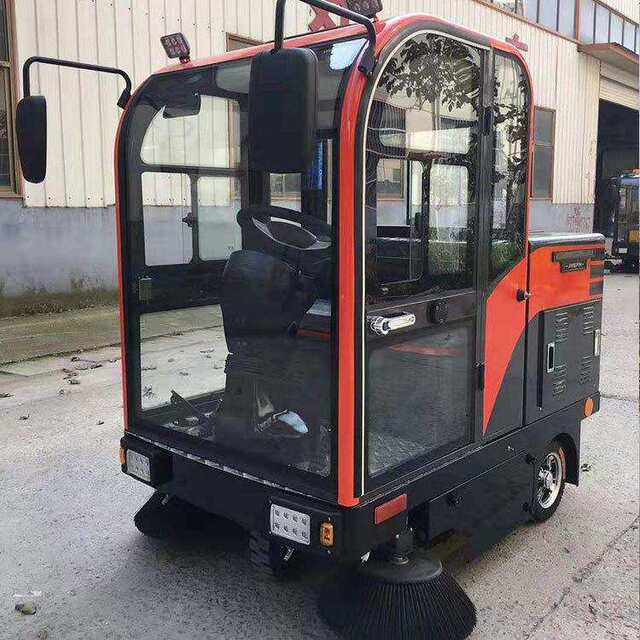 ເຄື່ອງ sweeper ໄຟຟ້າຂະຫນາດນ້ອຍ enclosed ຢ່າງເຕັມສ່ວນອຸປະກອນ sweeper ຖະຫນົນຫົນທາງນອກໂຮງງານຂະຫນາດໃຫຍ່ພື້ນທີ່ໂຮງງານຜະລິດສູນຍາກາດ sweeper