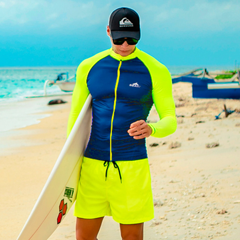 男生买泳衣是绿色的好吗