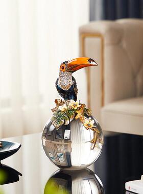 现代轻奢鹦鹉水晶球招财摆件珐瑯彩色电视视柜摆放家居软装装饰品