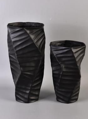 斜纹花器现代花简约折线叶纹瓶白树刺树器脂大花民宿酒店黑样板房