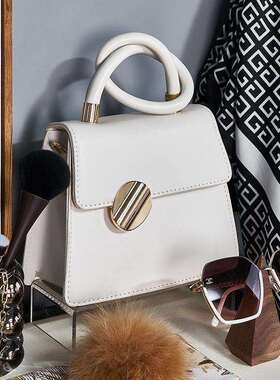 样板房间现代板WPN房帽衣间装饰摆件展厅衣柜梳妆妆台化刷样包墨