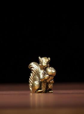 新款黄铜松鼠抱栗创意香插桌面摆件铜雕工艺品文玩茶宠摆饰老铜器