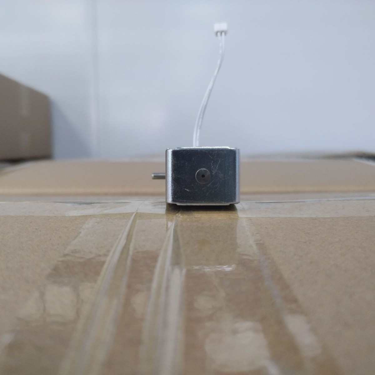 新品行程直流微型流畅运作U0837L框架电磁铁不剩磁强力推拉电磁铁 - 图1