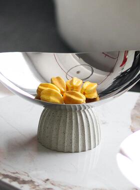 艺术半圆形果盘轻奢餐桌摆件设计师精致感零食干果碗样板房装饰品