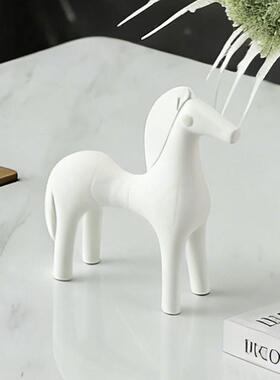 现简约动物小马摆件样板房客厅家居玄关壁柜创意艺术摆饰装饰品