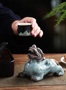 飞天貔貅招财镇宅陶瓷汝窑茶宠精品手工茶道茶玩茶具配件茶桌装饰