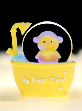 可爱卡通公仔鸭鸭一起来洗澡鸭迷你发光水晶球电脑桌面小摆件