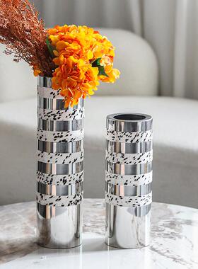 现代轻奢圆环皮革金属花器摆件样板间艺术大口径插花花瓶软装饰品