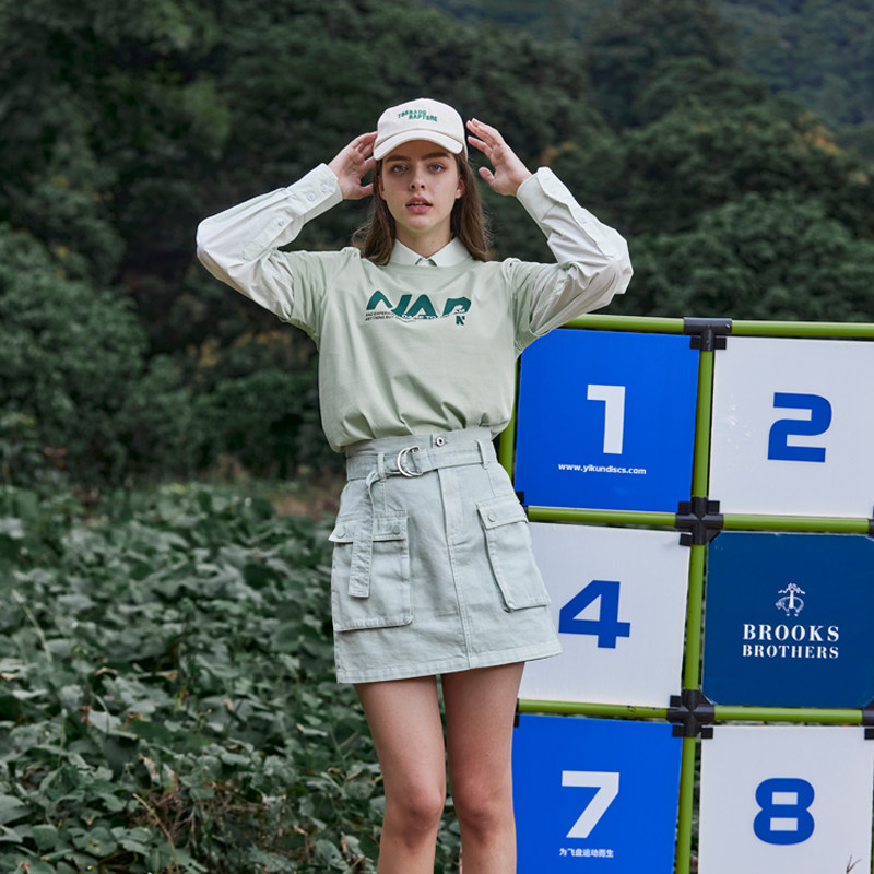 纳迪亚旗舰店的T恤