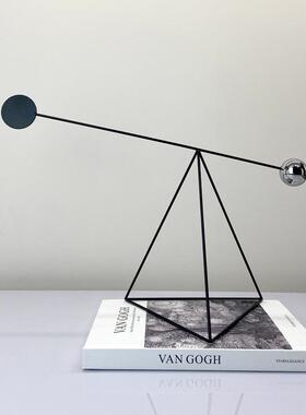 现代简约几何金属三角平衡摆件米兰家居展轻奢样板房客厅装饰用品