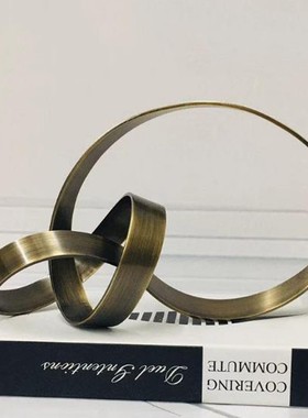 2025新款电视柜摆件高级感小众抽象金属绳结装饰客厅样板房书架柜