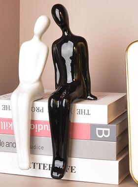 北欧极简艺术吊脚坐姿人物摆件创意隔断软装高级客厅电视柜装饰品