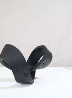 现代轻奢几何环形摆件创意抽象艺术仿洞石样板间客厅电视柜装饰品