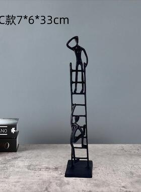 现黑代简约抽象金属面色攀人物1111摆件家居客厅登创意软装桌工艺