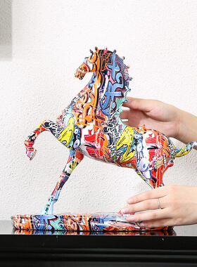 现代创意轻奢彩色骏马桌面摆件马到成功客厅办公室书房装饰品礼物