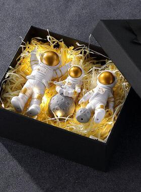 太空人模型太空人摆件模型汽车车载人物客厅生日简约儿童现代礼物