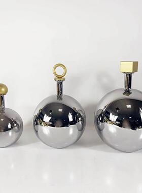 现代简约创意玻璃花瓶工艺品带金属盖样板房售楼处桌面玻璃摆件