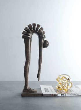 抽象极简弯腰人像雕塑现代简约家居样板房摆柜工艺软装饰品摆件