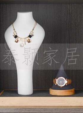 现代衣帽间软装组合样板房装饰品简约衣柜展厅毛毡衣服道具摆件