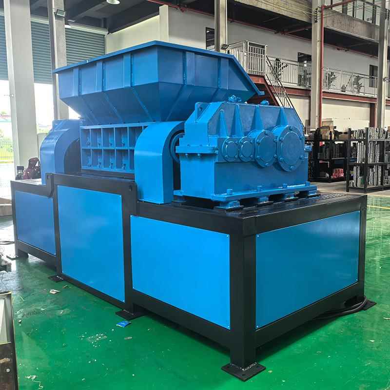 Large double-shaft shredder bicycle gas tank tire plastic powerful crusher straw crusher chassis