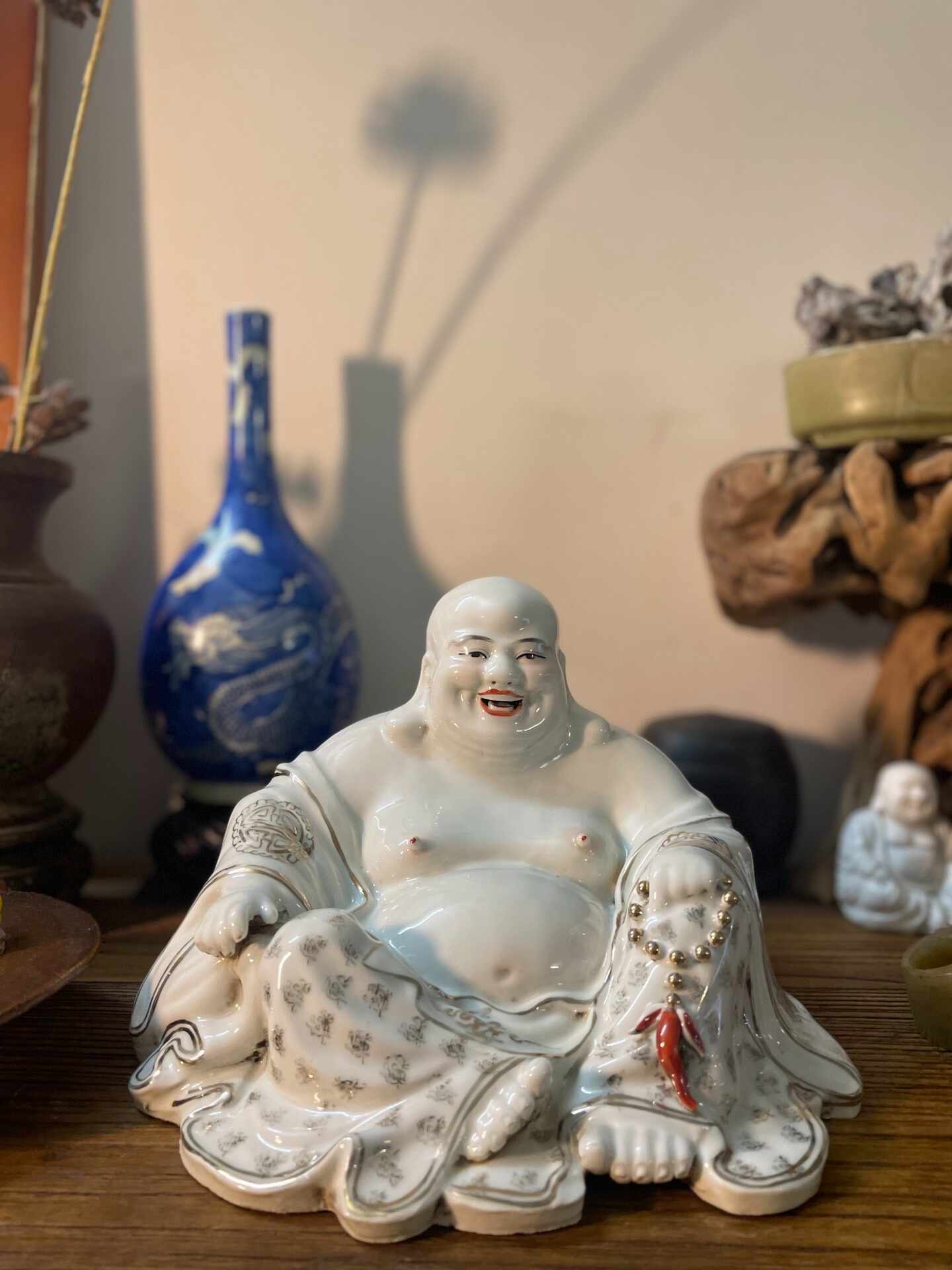 人間国宝　井上萬二　本人作　白磁　染彫　花文　壷　丸壷　花瓶　花器　花入 人間国宝 井上萬二 本人作 白磁 染彫 花文 壷 丸壷 花瓶 花器 花入