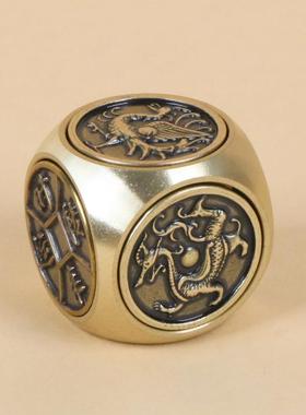 黄铜转钱手把件六面十二生肖指尖陀螺解压神器时来运转文玩小摆件