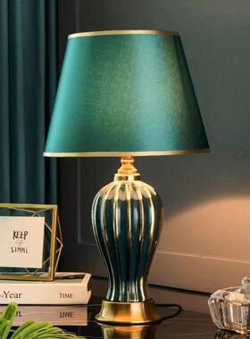 TC203墨绿色陶瓷台灯