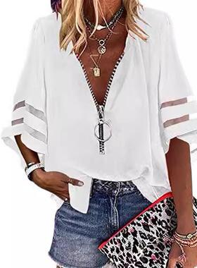 A women's solid color mesh spliced loose casual V-neck