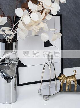 现代简约样板间厨房橱柜台面软装饰品菜板汤锅面包机厨具摆件套装