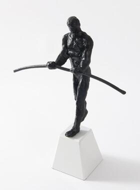 现代极简轻奢黑色锌合铁平衡人物摆件抽象人像极简样板房软装饰品