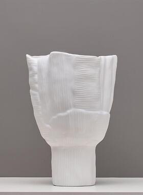 新款直销简约现代北欧条纹高脚大口树脂花瓶花器软装样板间售楼部