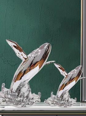 创意鲸鱼落地摆件海豚雕塑样品屋展示中心大堂酒店玻璃纤维电镀银