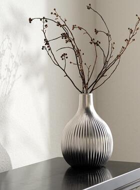 现代轻奢哑光银色条纹陶瓷花瓶样板房件柜子橱窗售楼处软装饰摆设
